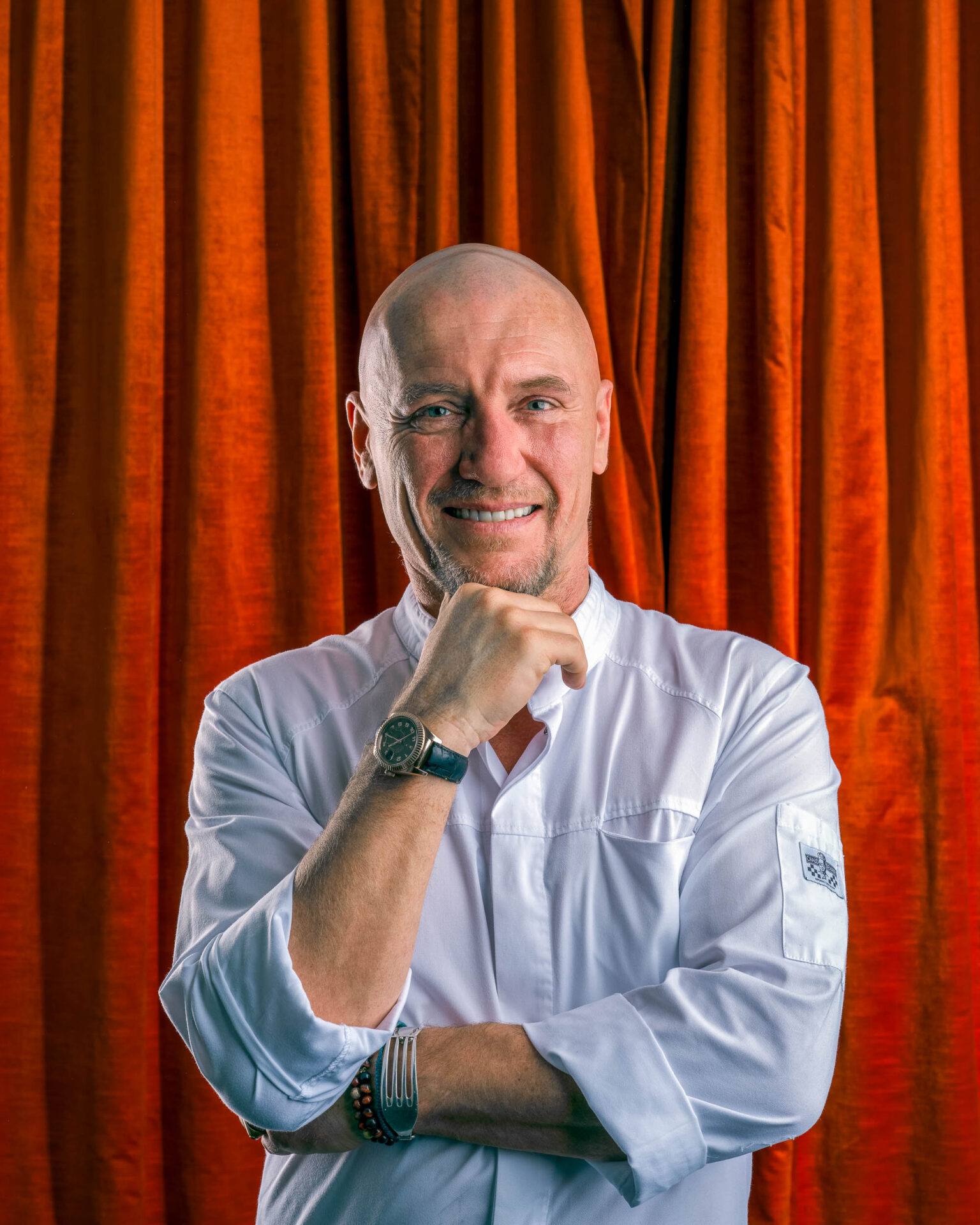 Lode voor een rode achtergrond