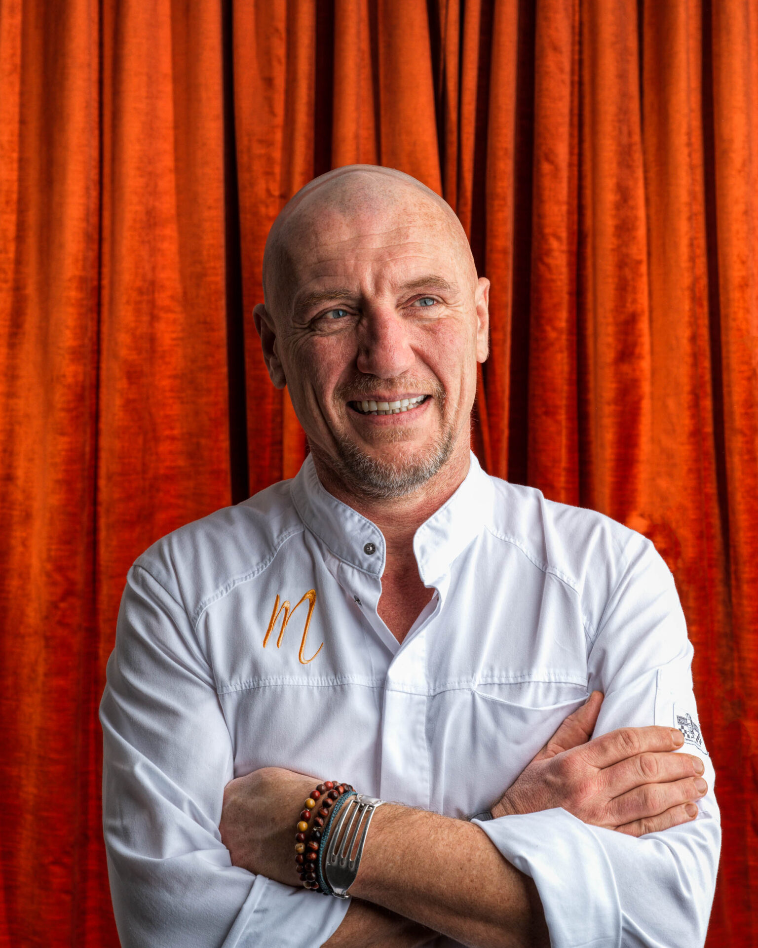 Lode voor een rode achtergrond